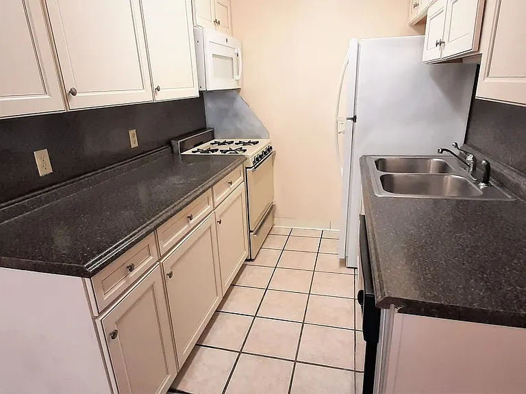 211 Linden Avenue — Photo 14