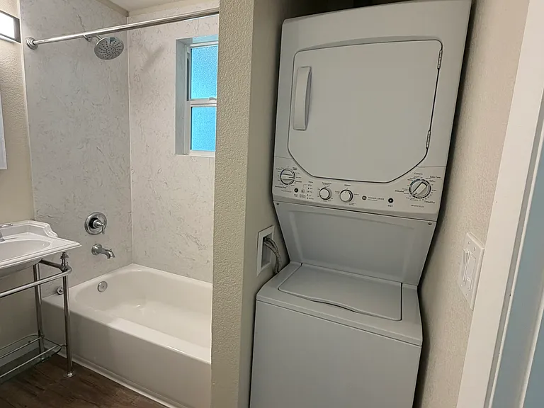 Arlington Apartments — Photo 3