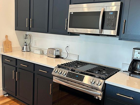 5th image of 1511 Adams St #201