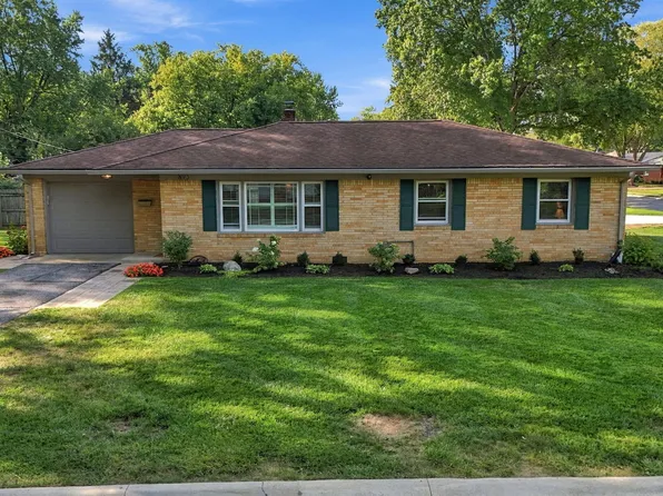 895 W Poplar St, Zionsville, IN 46077