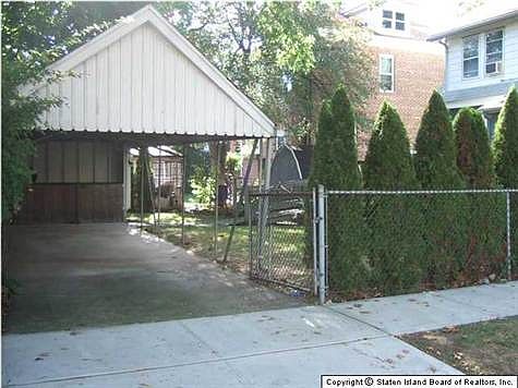 4th image of 243 Garretson Ave
