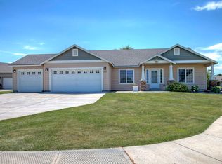 596 Charbonneau Dr, Richland, WA 99352
