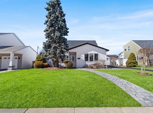 84 Ridge Ln, Levittown, NY 11756