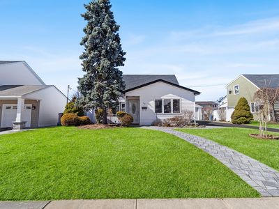 84 Ridge Lane, Levittown, NY, 11756