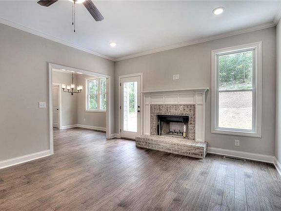3rd image of 17 Grand Georgian Ct NE