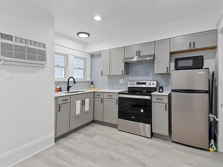 412 E Harwood St #4 — Photo 7