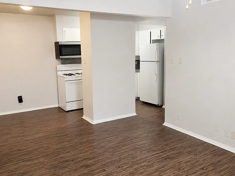 2428 Louise St #2505 — Photo 21