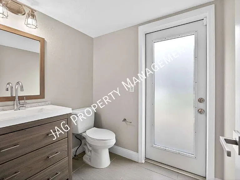 1046 Winter Springs Blvd — Photo 16