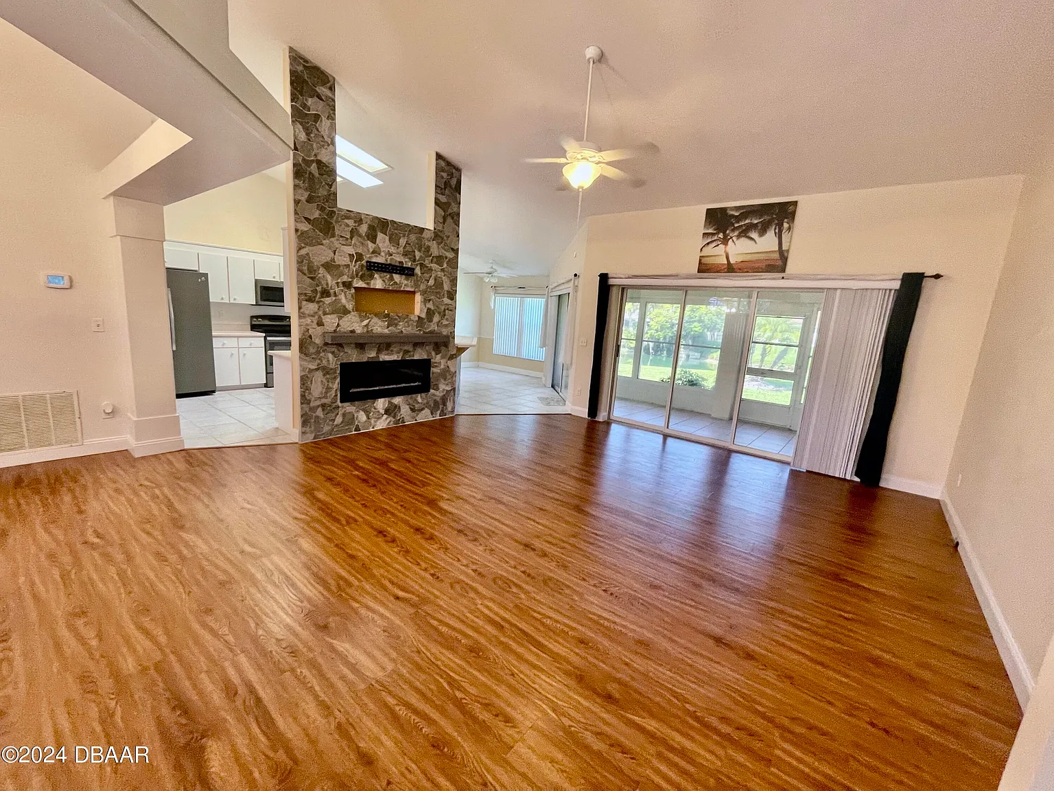 3 bed, 2.0 bath, 2167 sqft, $2,500 — Photo 4