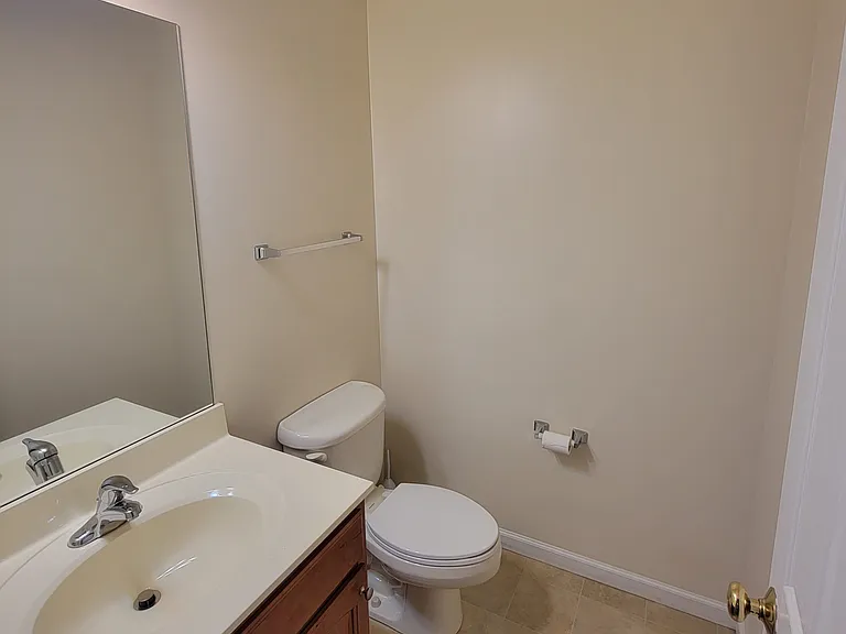 807 Berne Ct #807 — Photo 2