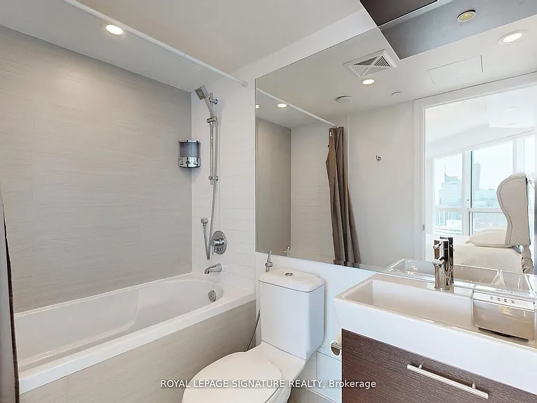 386 Yonge St #4508 — Photo 20
