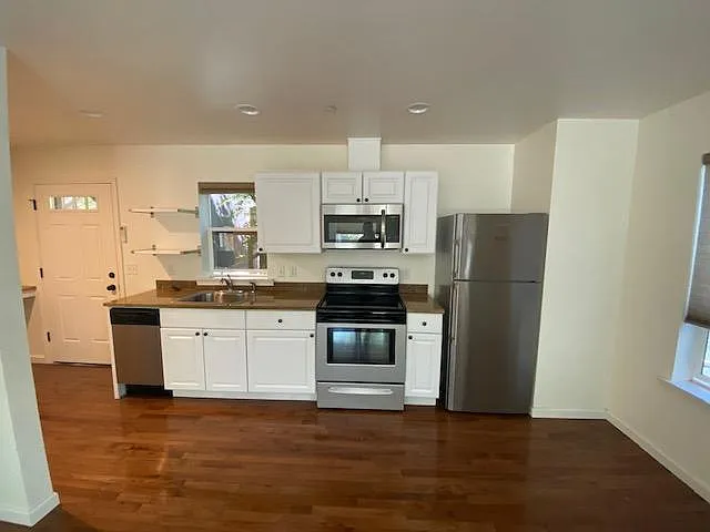 235 W Hersey St — Photo 2