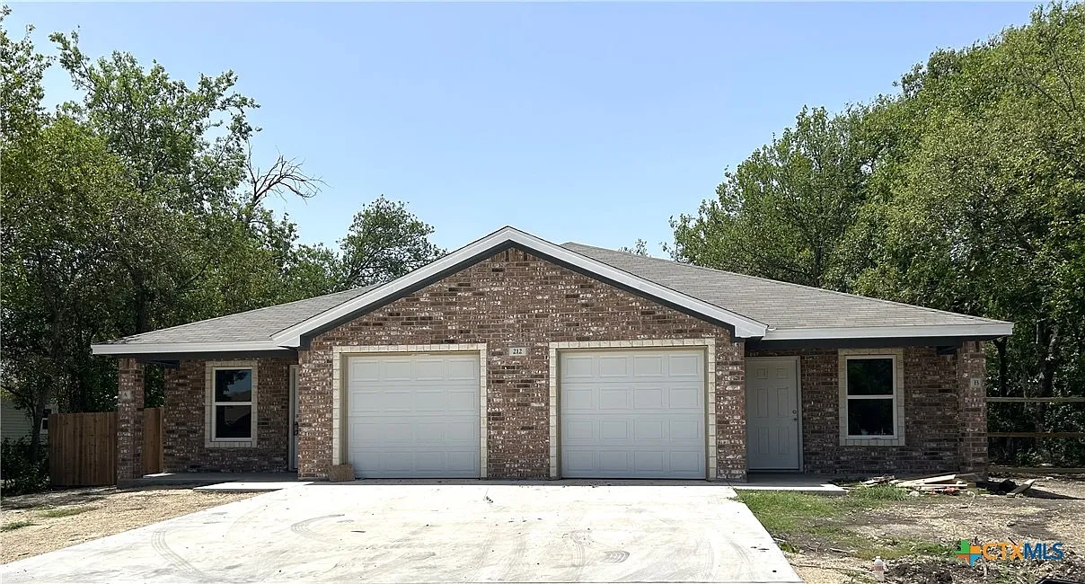 3 bed, 1400 sqft, $1,450 — Photo 1