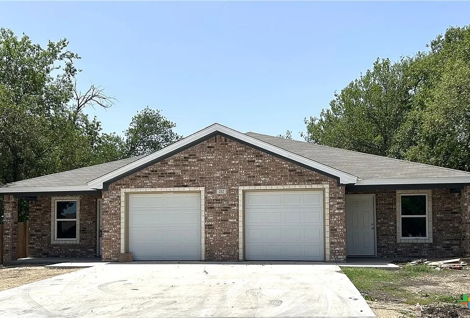 212 W Dove Ln