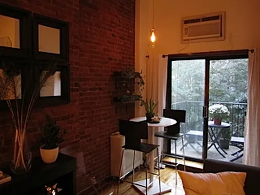 Rented by Manhattan Property Group | media 51