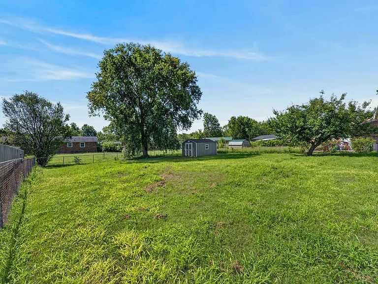 573 Waldorf Dr — Photo 22