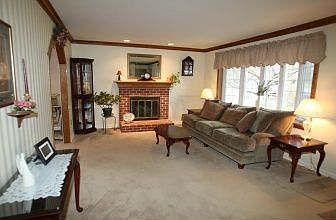 Beautiful Bay Window at Living Room