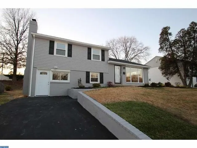 248 Gleaves Rd photo 1