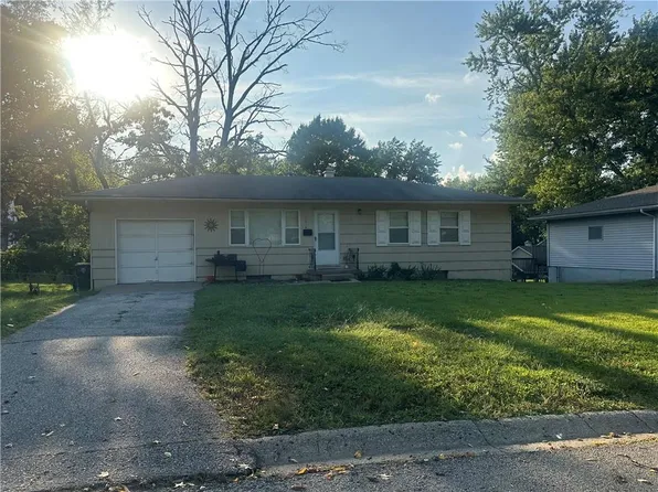 11214 Kensington Ave, Kansas City, MO 64137