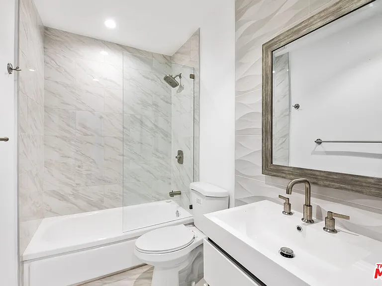 960 Larrabee St #214 — Photo 17