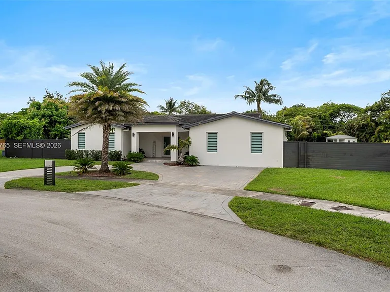 8535 SW 100th Ave — Photo 4