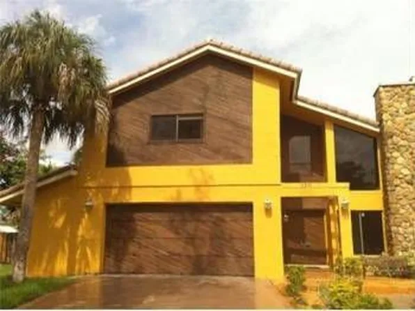 8351 NW 15th Ct, Coral Springs, FL 33071