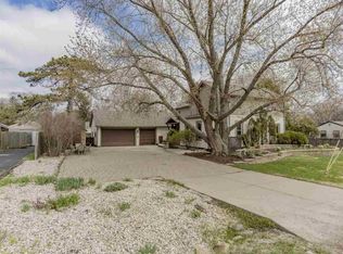 242 Harlem Rd, Machesney Park, IL 61115