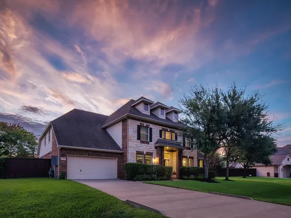 2400 Lakeway Dr, Friendswood, TX 77546
