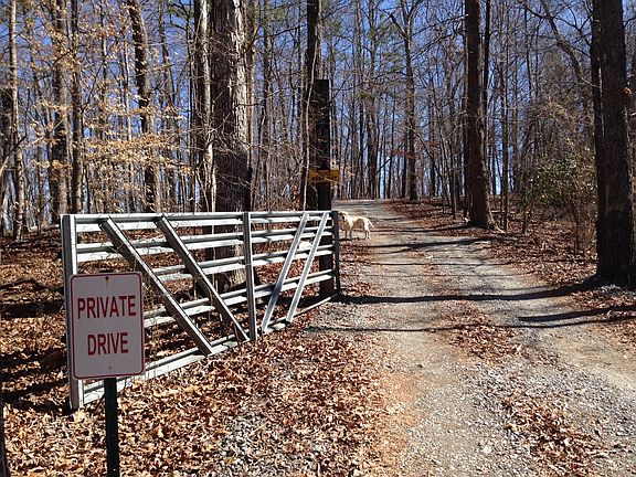 1200 Private Driveway