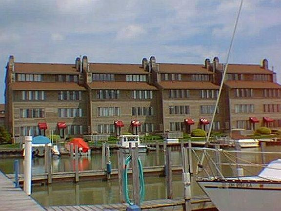 2nd image of 503 W Lakeshore Dr APT B3