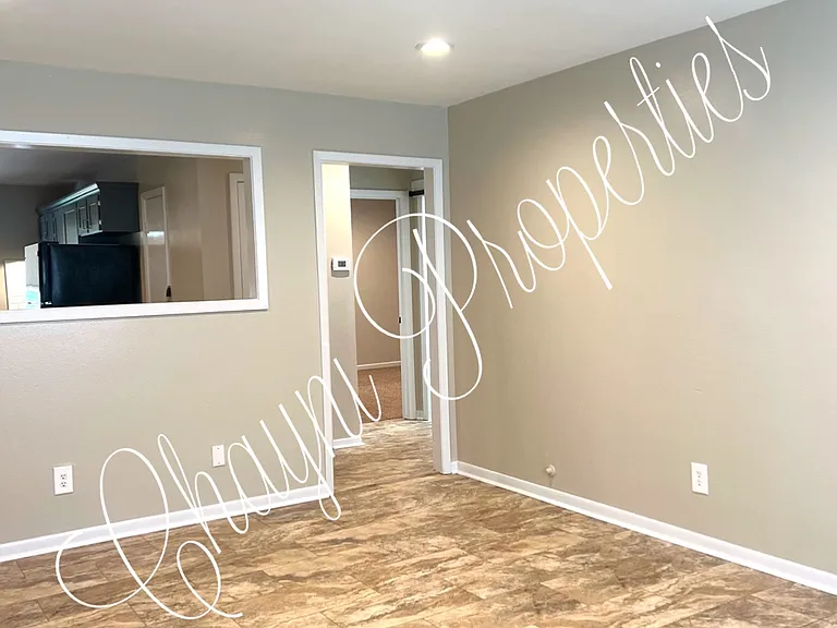 810 E Lamar St — Photo 9
