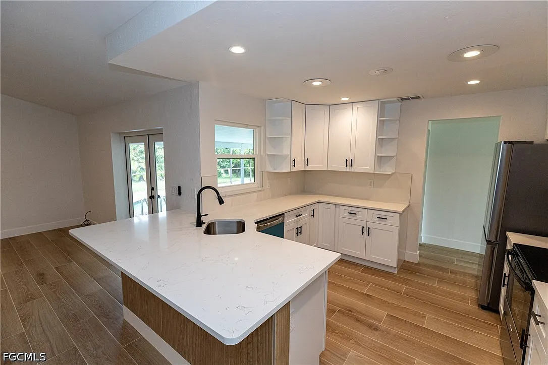 4 bed, 2.0 bath, 1651 sqft, $3,100 — Photo 3