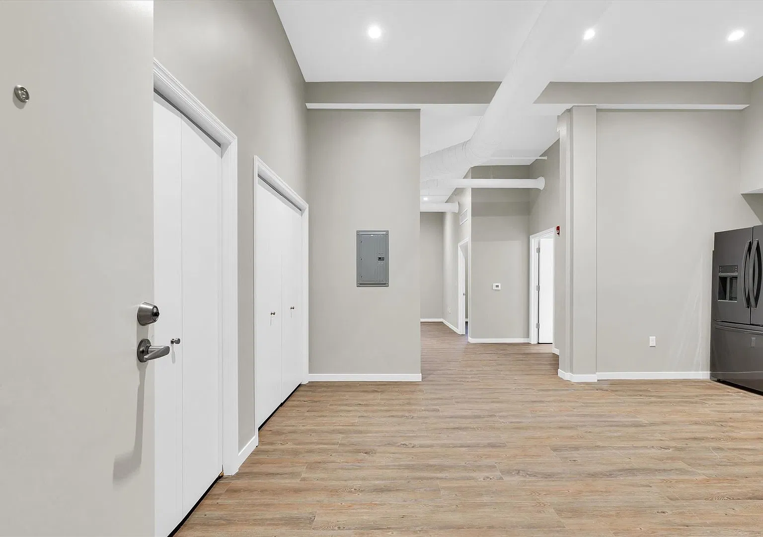 Modern 1-Bedroom Apartment with Secure Access, In-Unit Laundry — Photo 4