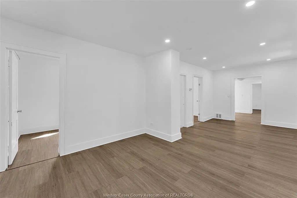4 bed, $2,100 — Photo 4