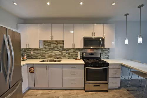 SLICE AND DICE IN AN UPGRADED KITCHEN_ - Harbor West