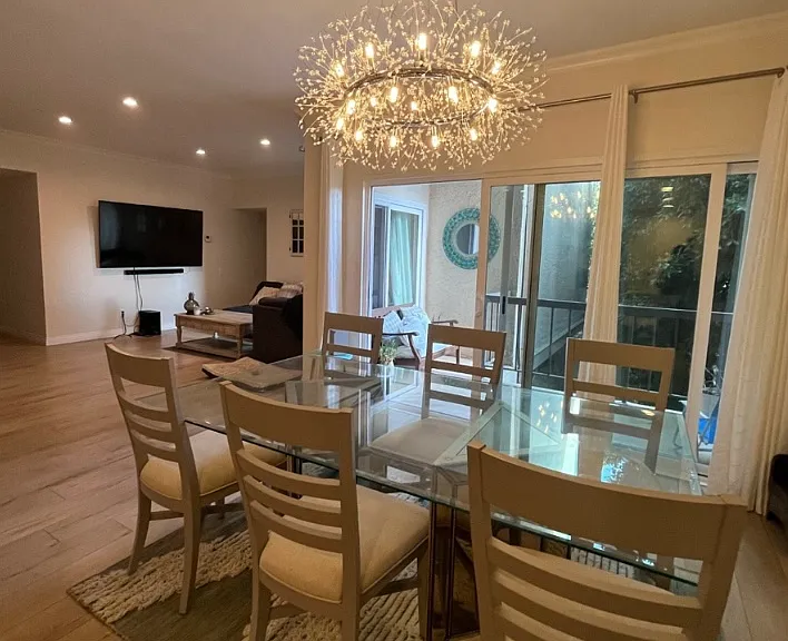 612 S Barrington Ave #211 — Photo 7