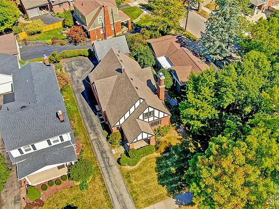 3rd image of 107 Dell Park Ave