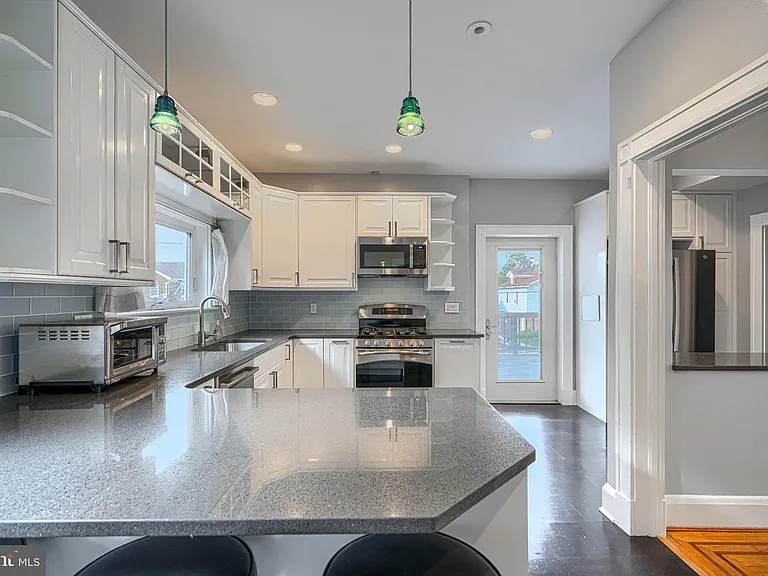 2210 Lake Ave — Photo 9