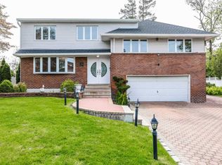 52 Hickory Rd, New Hyde Park, NY 11040