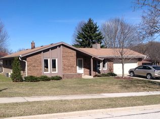 710 Crestwood Dr, Waukesha, WI 53188