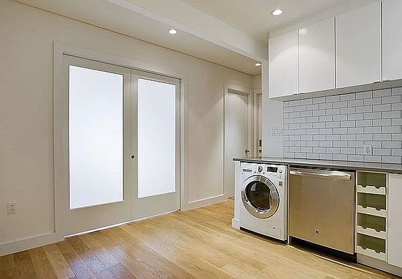 2nd image of 146 Mulberry St APT 10