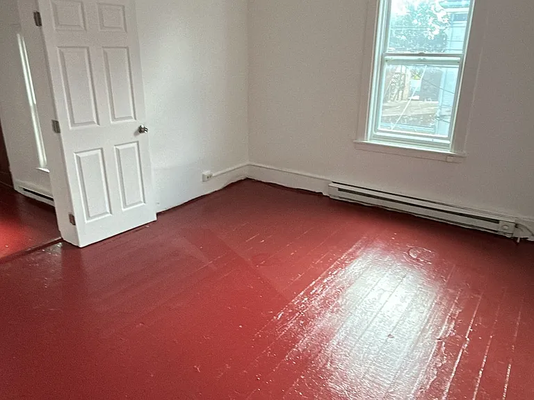 148 E Washington St — Photo 4