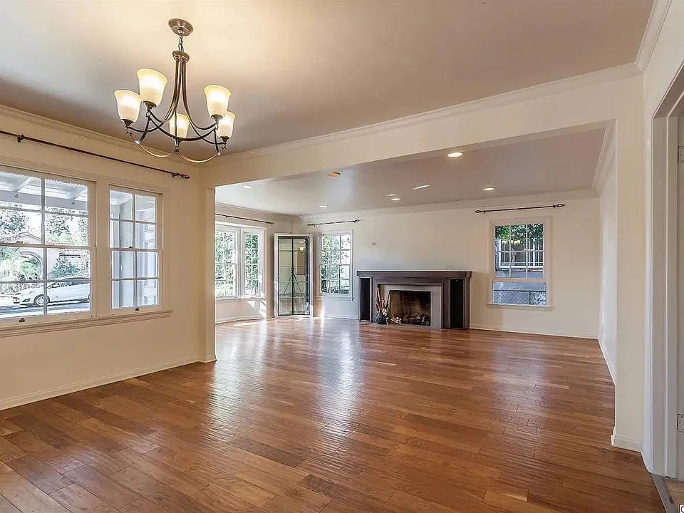 732 Portola Ave