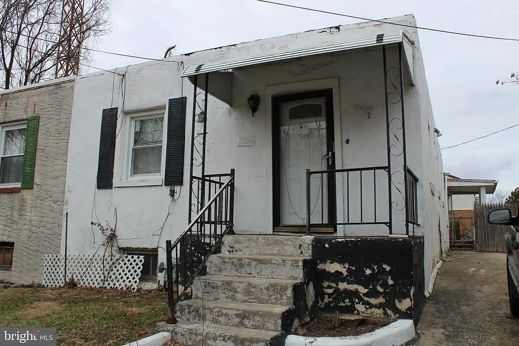 1324 W 7th St photo 1