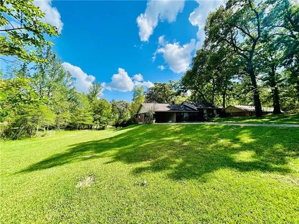 8413 Fairway Dr, Pineville, LA 71360