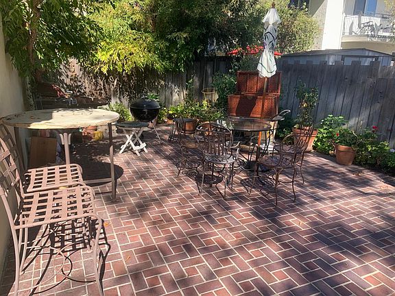 3rd image of 585 Stanford Ave #585