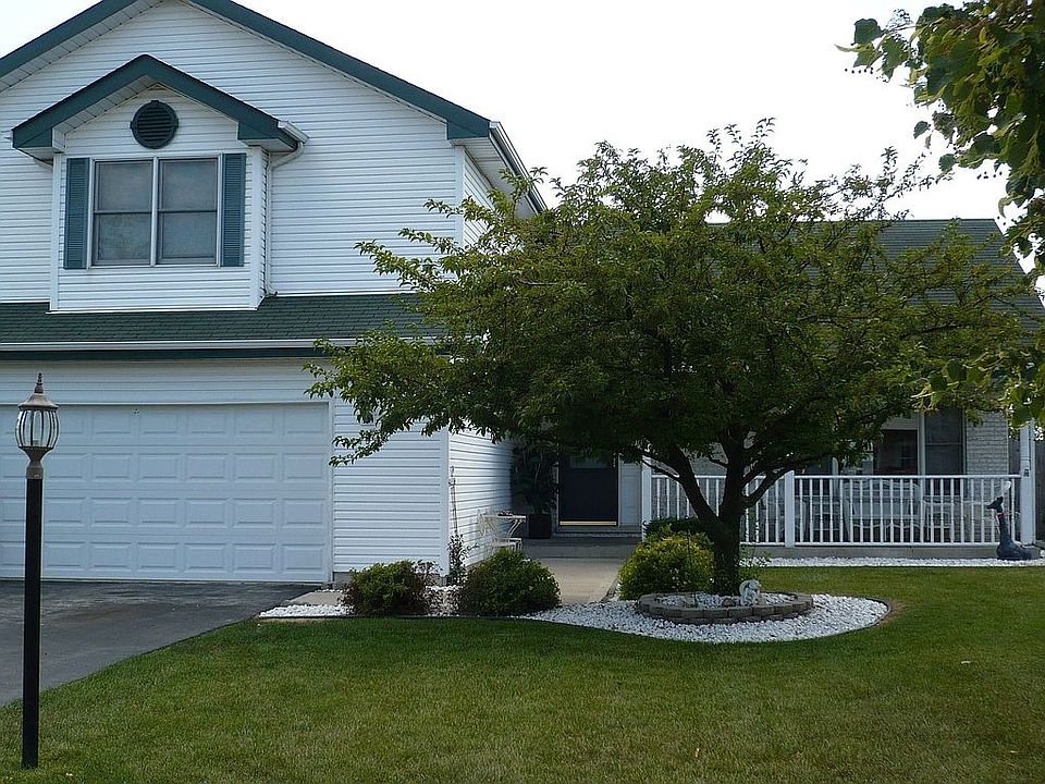 Beautiful 2 Story w/ Park Like Yard