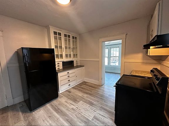2nd image of 3945 Miami St Unit 2E