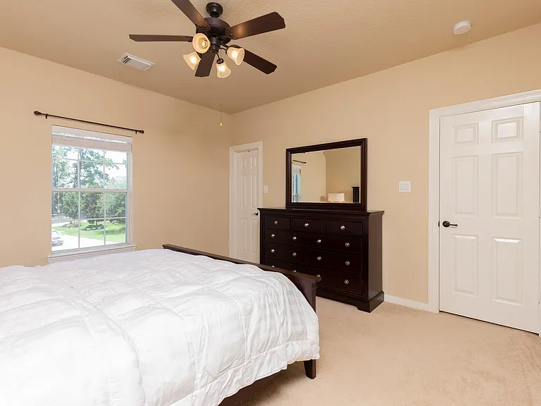 162 W Hullwood Ct — Photo 37