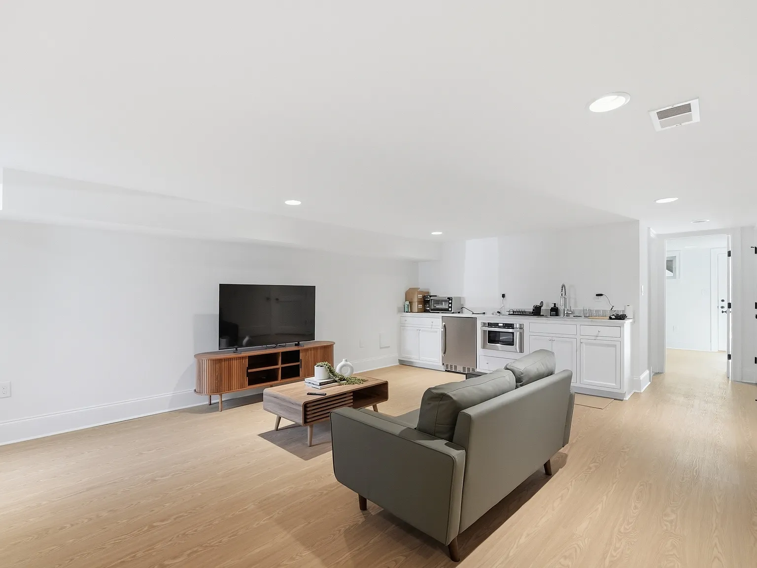 1 bed, 800 sqft, $2,400 — Photo 4